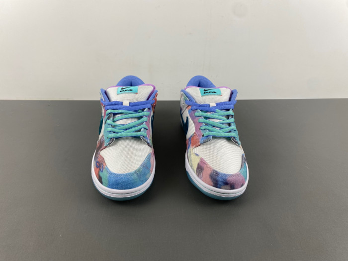 futura laboratories x nike sb dunk low fl hf6061-400