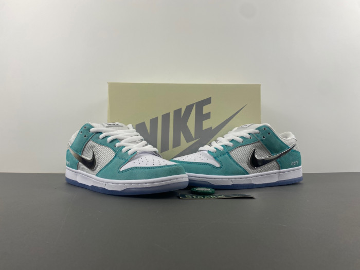 nike sb dunk low april skateboards fd2562-400